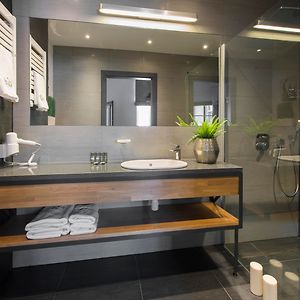 Deluxe Studio